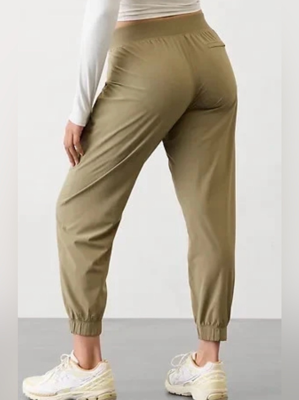 Athleta Brooklyn Mid Rise Jogger Olive /Green Lightweight Size 14 NWT